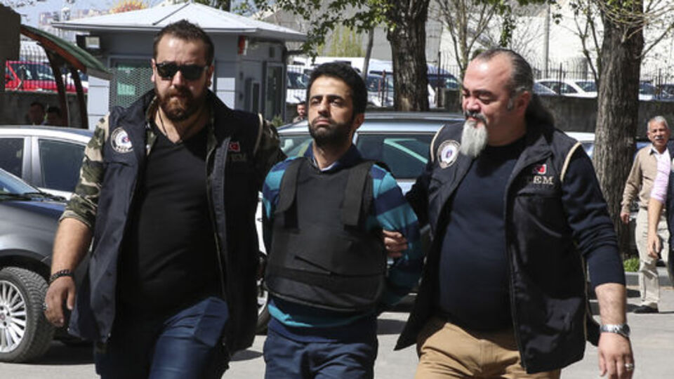 FETÖ tetikçisinin 'abi'si cezaevinde susturuldu