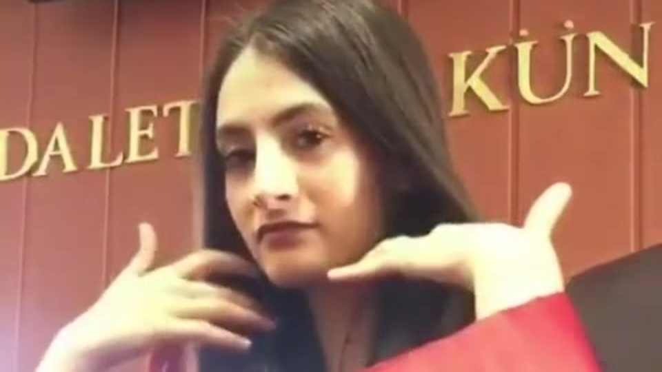 Stajyer öğrencinin üniforma merakı