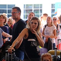 Antalya'da "Thomas Cook" kriz masası! Havalimanında izdiham