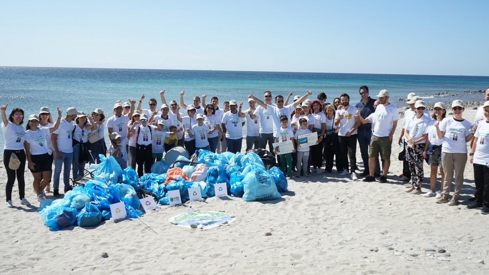 Bir sahilden 230 kg atık