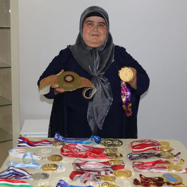 Şampiyonun madalyaları annesine emanet