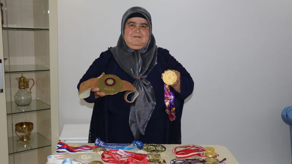 Şampiyonun madalyaları annesine emanet