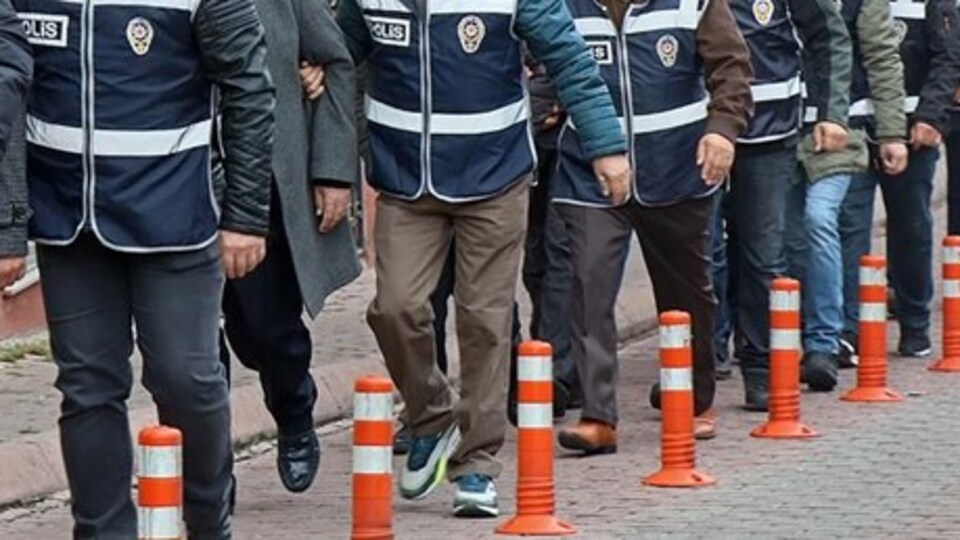 İzmir merkezli 11 ilde FETÖ/PDY operasyonu!