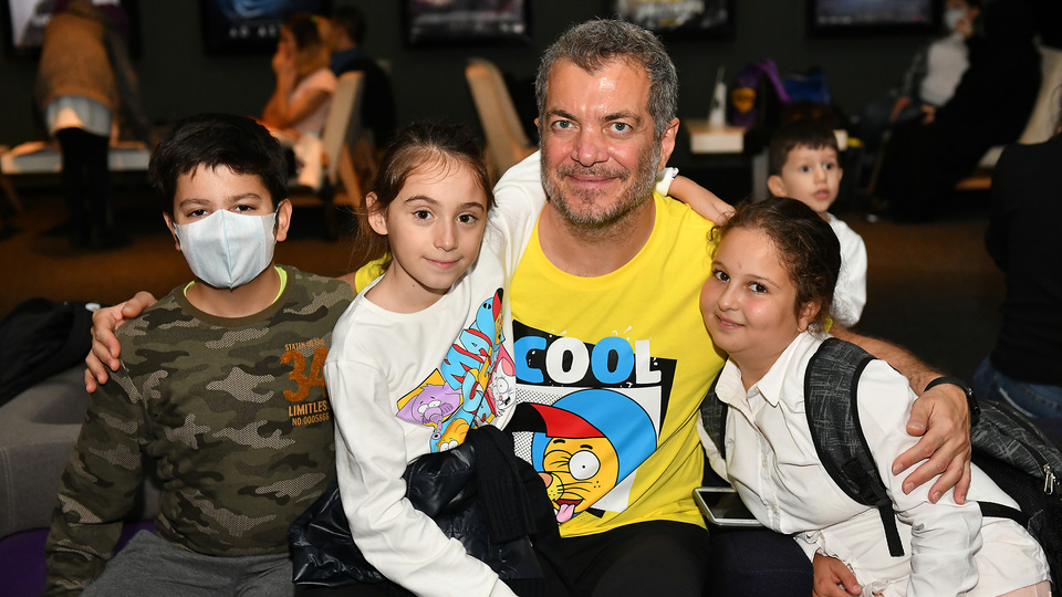 Herkesten önce izlediler