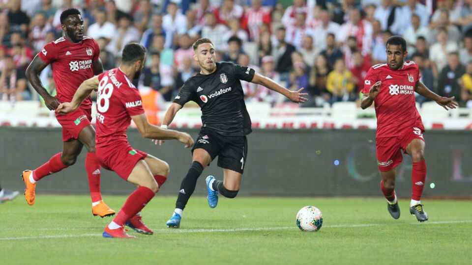 Beşiktaş'ın yeni transferleri "kayıp"