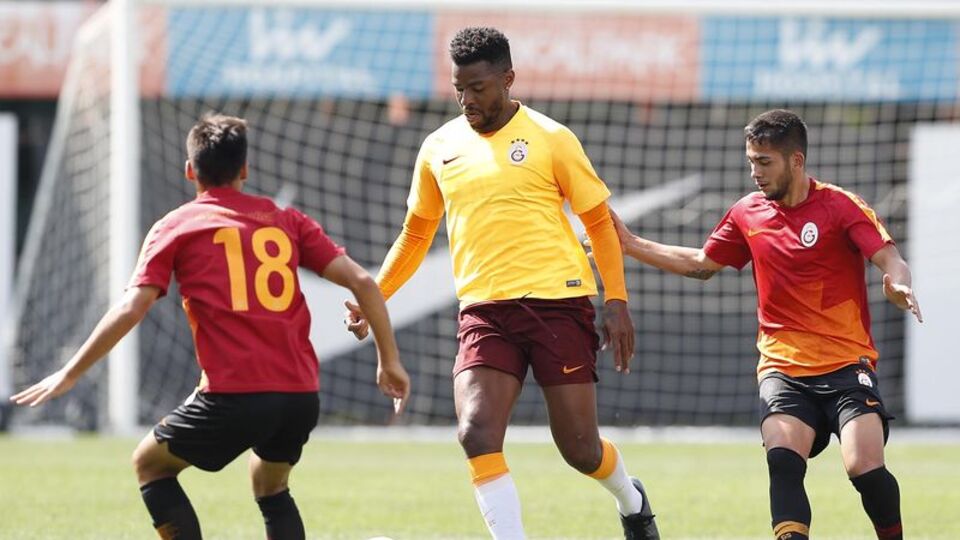 Galatasaray yönetiminden takıma derbi öncesi destek