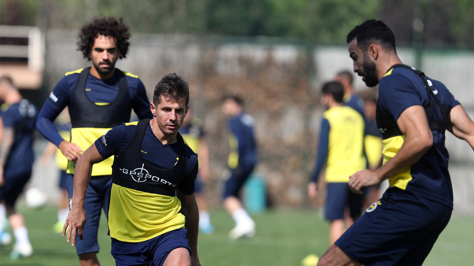 Fenerbahçe derbilerde dikkat çekiyor