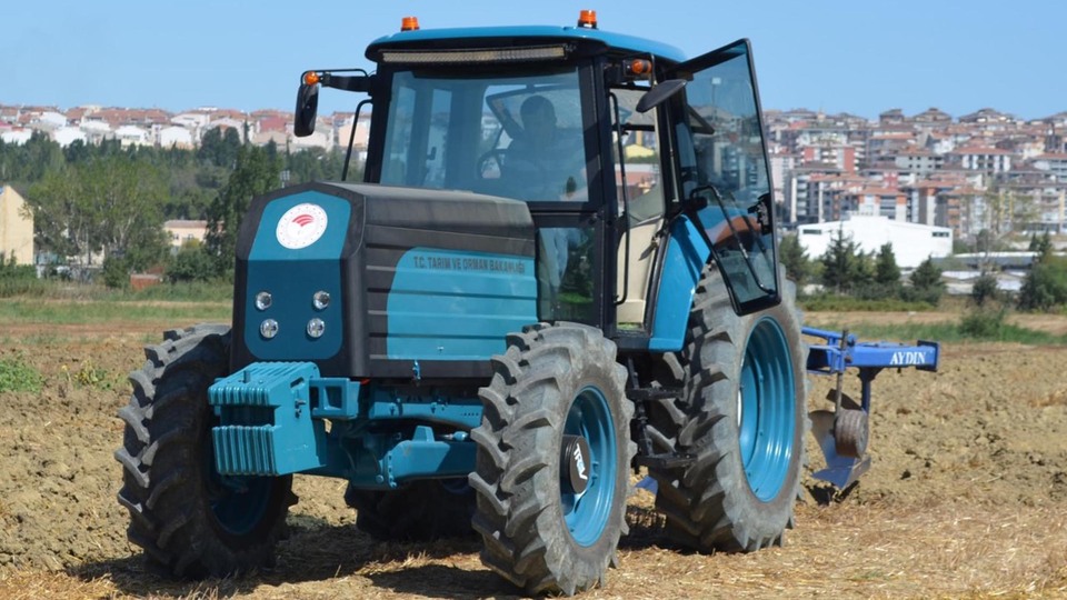 Otomatik dümenleme sistemine sahip ilk yerli traktör