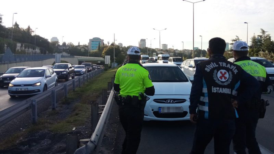 Başkan'ın aracına 'çakar' cezası