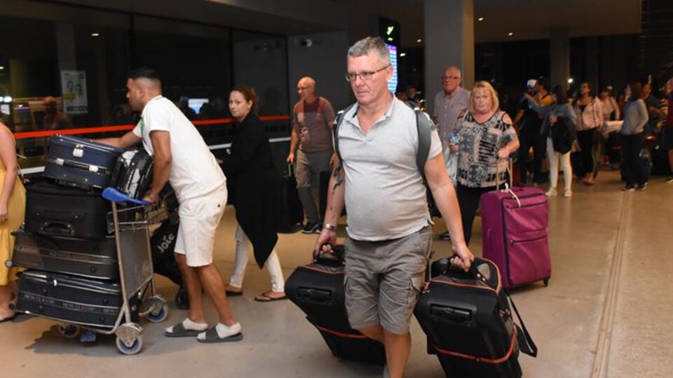 Valilik açıkladı! 1050 turist Antalya'dan gönderildi