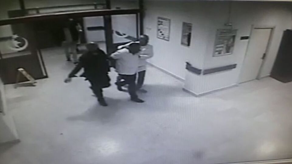 Doktor kılığındaki polisler yakaladı