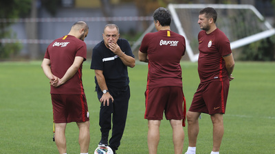 Terim yardımcılarına sahip çıktı