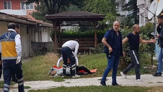 Sevgilisini evinin bahçesinde bıçakladı