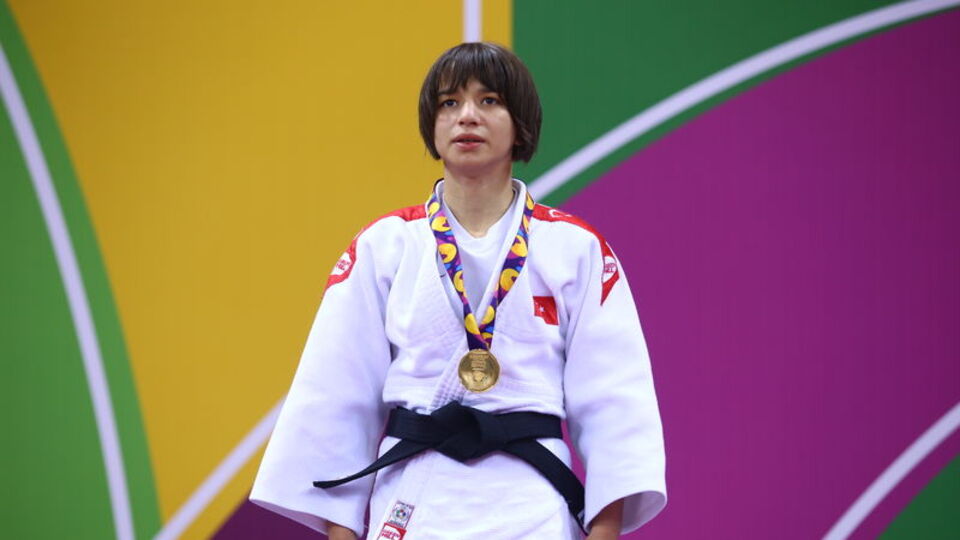 Merve Azak dünya şampiyonu oldu