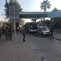 Adana'da polis servis aracına bombalı saldırı!