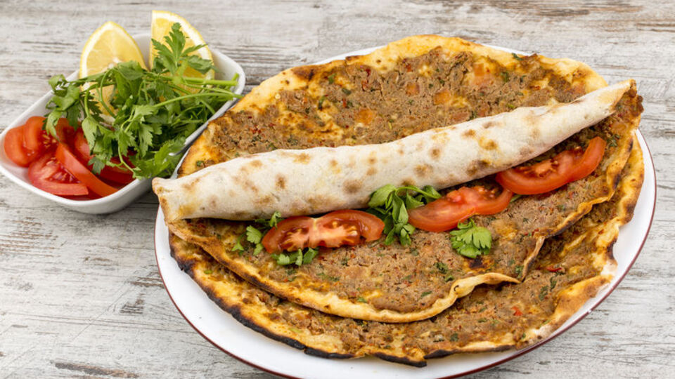 Lahmacun tarifi, nasıl yapılır?
