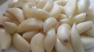 Her gün çiğ soğan ve sarımsak yemek meme kanseri riskini azaltıyor!