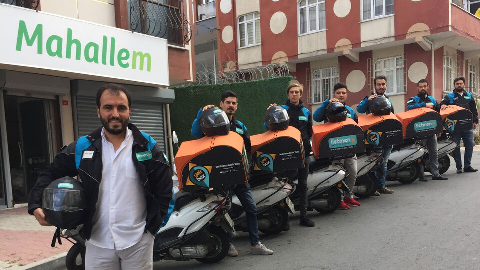 Esnafın ürününü mahalleliye ulaştırıyor!