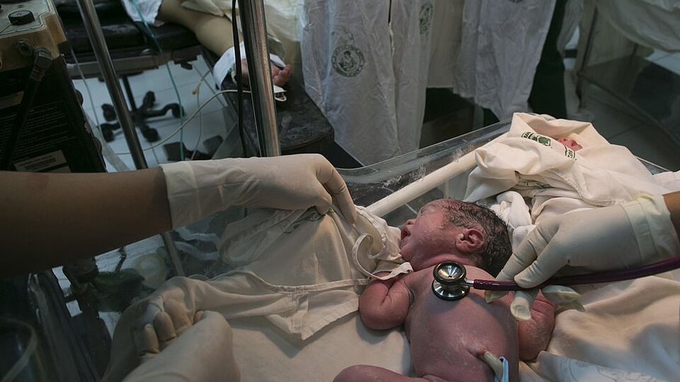 Sezeryanın ardından normal doğum 'anne ve bebek için riskleri yükseltiyor'