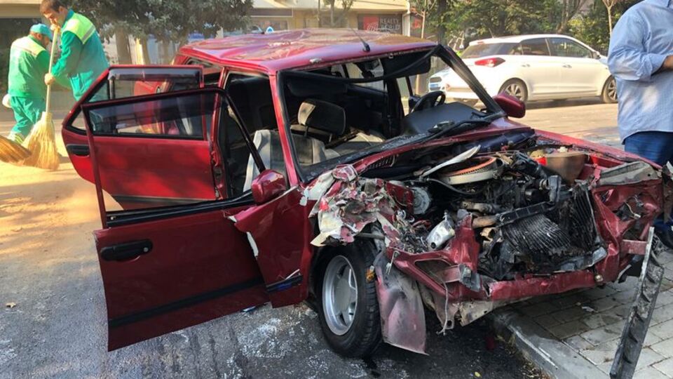 Feci kaza! Yola savruldular