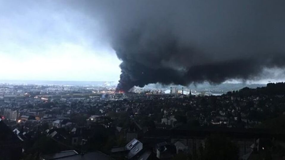 Fransa'da kimya fabrikasında yangın!