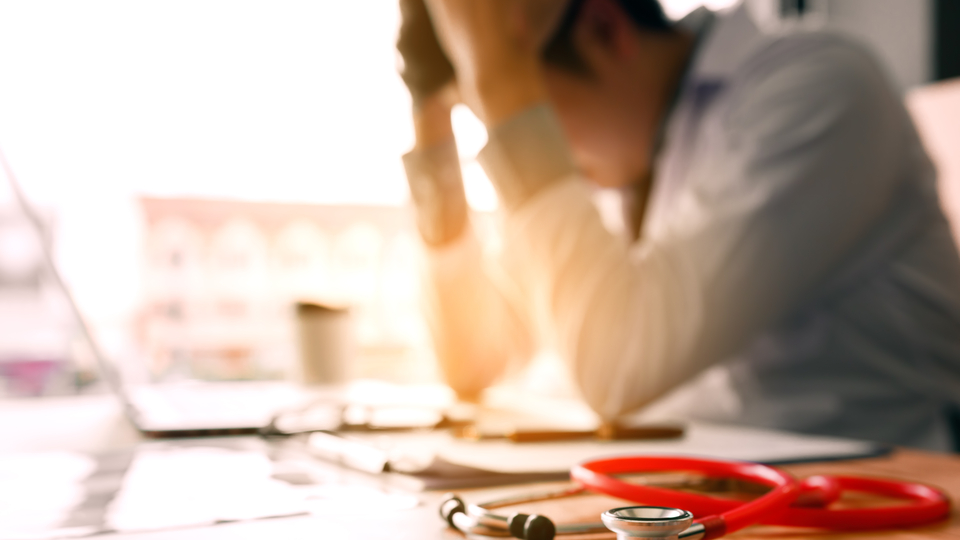 Hekime sözlü şiddete 15 ay hapis!