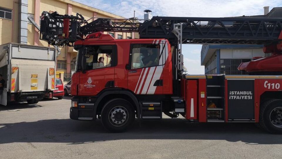 Tuzla'da fabrikanın çatısında yangın!