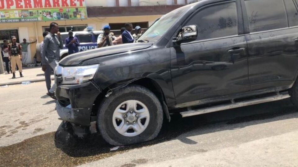Somali'de Türkiye Maarif Vakfı'nın aracına bombalı saldırı!