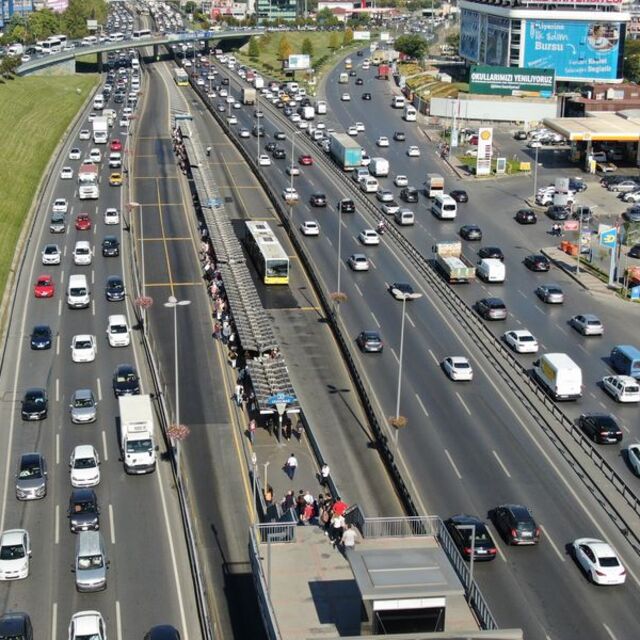 İstanbul trafiği felç!
