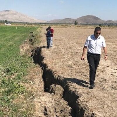 Korkutan dev çatlak!