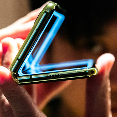 Katlarken aman dikkat! Ekran değişimi bile 600 dolar