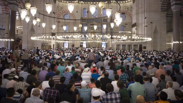 Cuma namazı nasıl kılınır?
