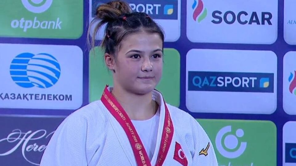 Habibe Afyonlu'dan altın madalya