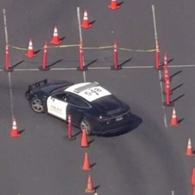 Elektrikli aracı polis arabası yaptılar, olanlar oldu