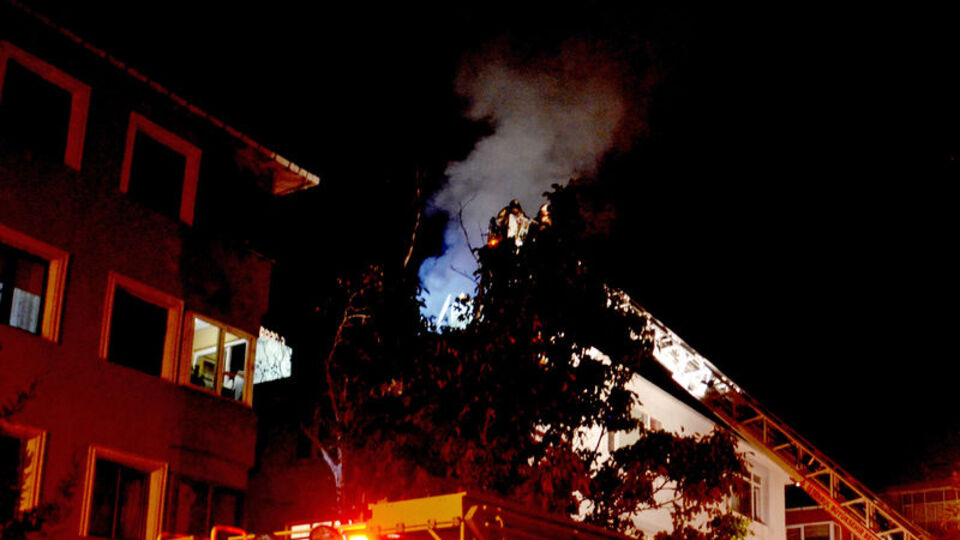 Maltepe'de korkutan çatı yangını