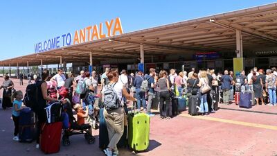 4 bin 920 Thomas Cook müşterisi Antalya'dan ayrıldı