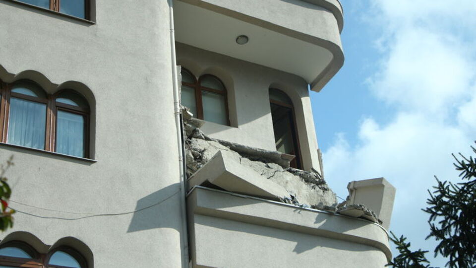 Şişli'de korkutan olay! Alt kata çöktü