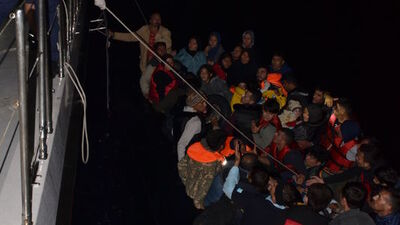 İzmir'de 143 kaçak göçmen yakalandı