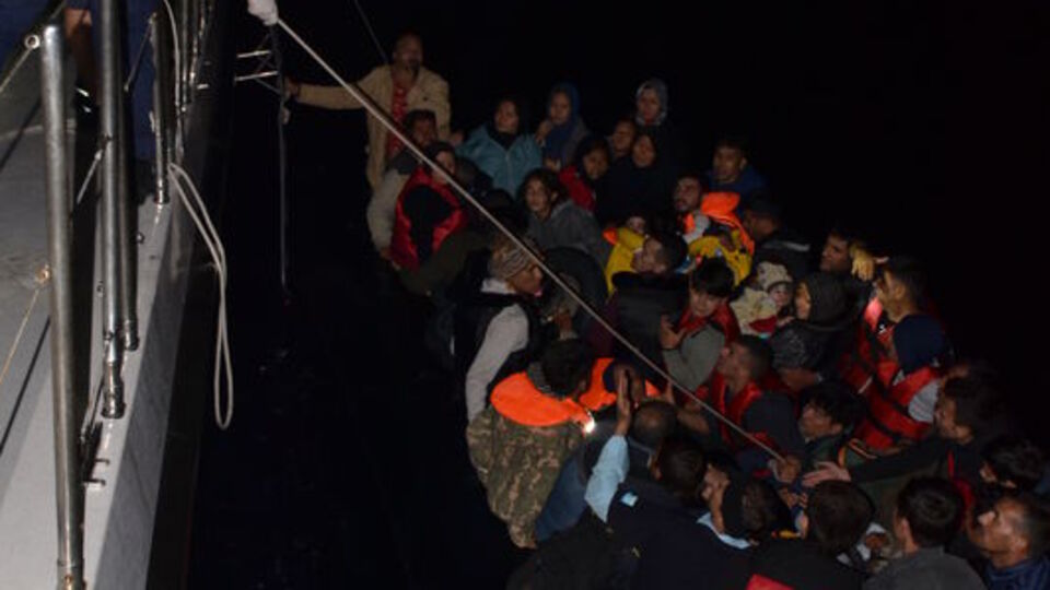 İzmir'de 143 kaçak göçmen yakalandı