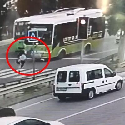 Yaya geçidinde çarptı! Bariyerlerin arasına düştü!