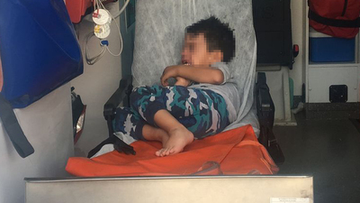 Annesi minibüste bıraktı! Engelli çocuk fenalaştı!