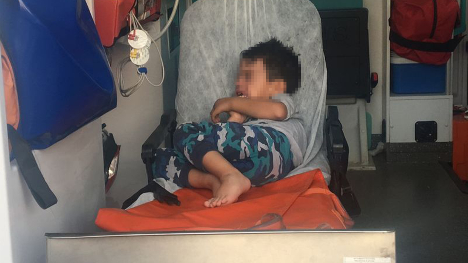 Annesi minibüste bıraktı! Engelli çocuk fenalaştı!