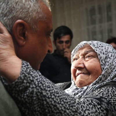 Anne ile oğulun ağlatan kavuşması!