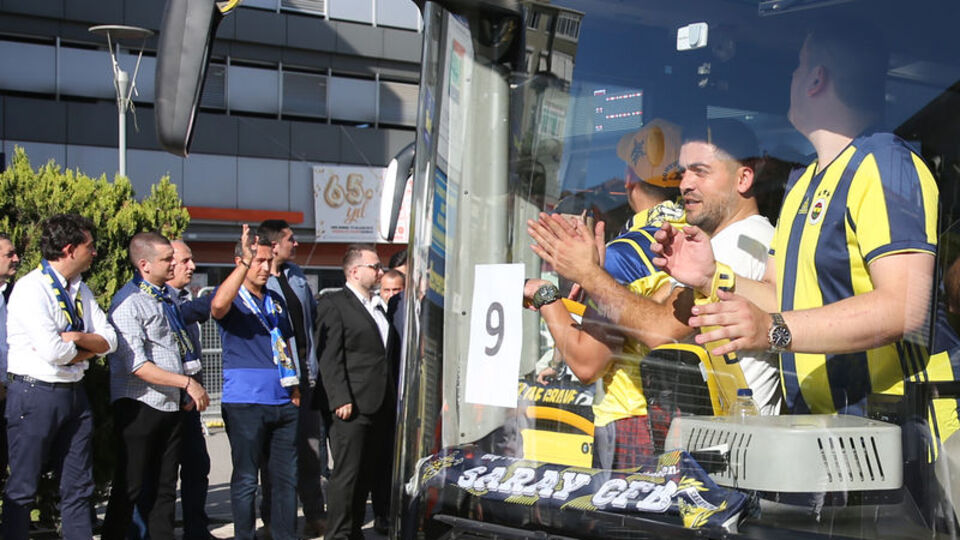 Fenerbahçeli taraftarlar stada ulaştı