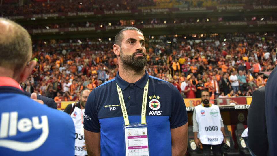 Volkan, soyunma odasında!