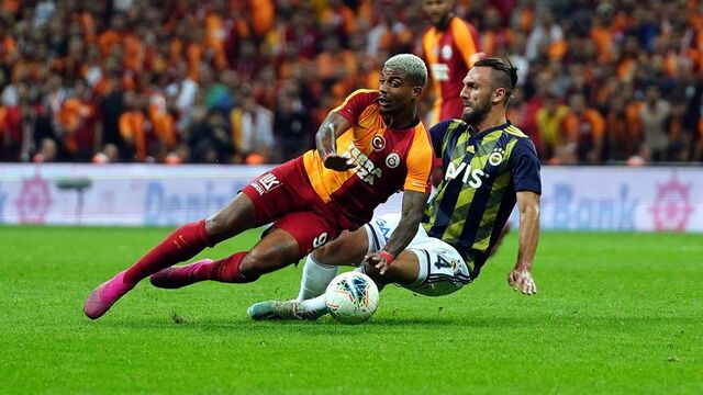 Vedat Muriqi başından yaralandı