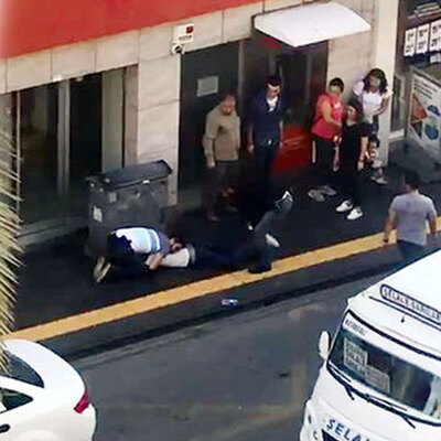 Antalya'da şok anları! Polis olduğunu anlayınca yardım ettiler