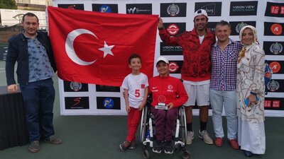 Büşra Ün, çiftlerde şampiyon oldu