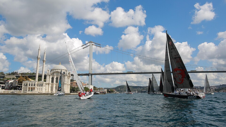 İstanbul Boğazı'nda yelken şöleni