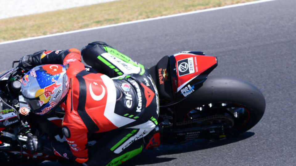 Toprak Razgatlıoğlu'ndan tarihi zafer